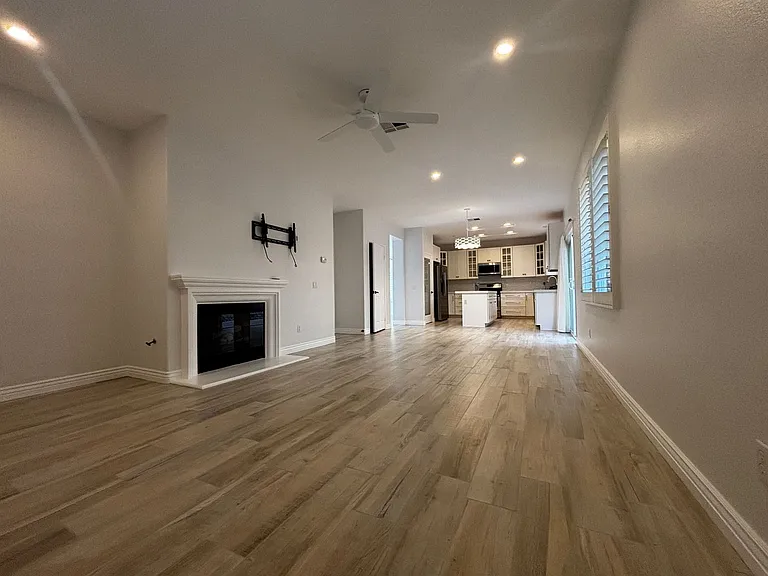 634 Compass Ct — Photo 10