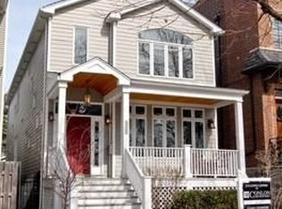 2028 W Barry Ave, Chicago, IL 60618