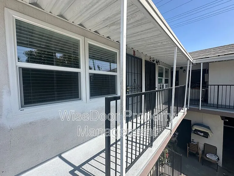 2752 E 58th St #B — Photo 4
