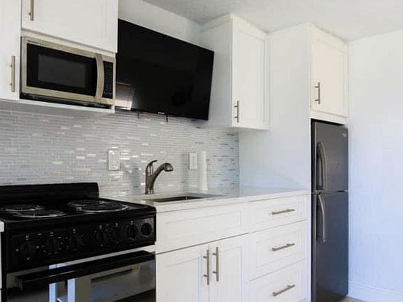 3rd image of 701 SE Bahama Ave #A