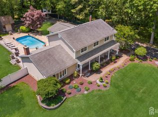 8 Garvey Dr, Monroe Township, NJ 08831