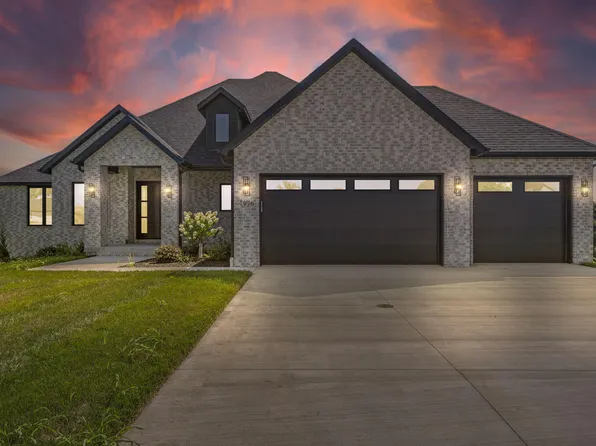 1996 N Riva Ridge Court, Springfield, MO 65802