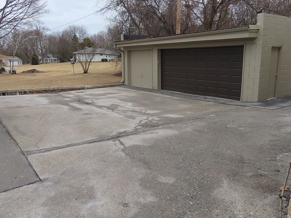 Garage - Parking for 1 car only