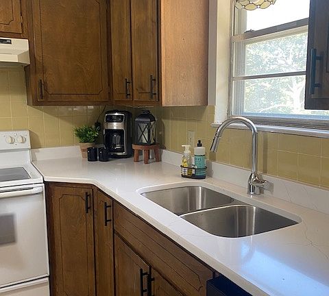5th image of 2410 Cheryl Dr #B