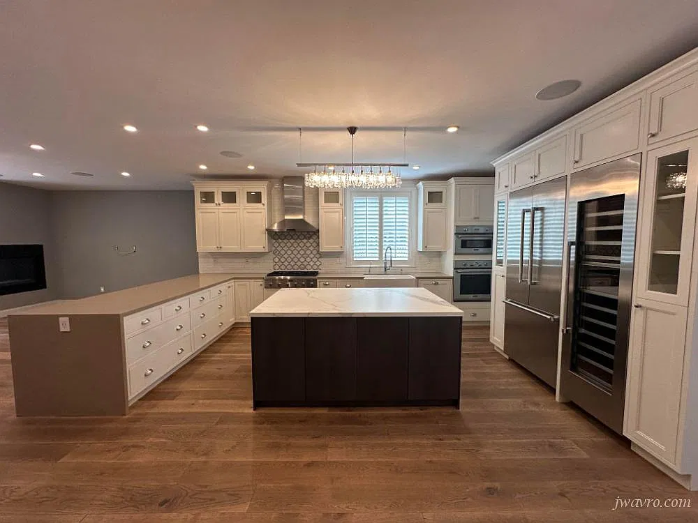 Fully renovated! Private backyard! 1,2 or 3 parking spaces! — Photo 3