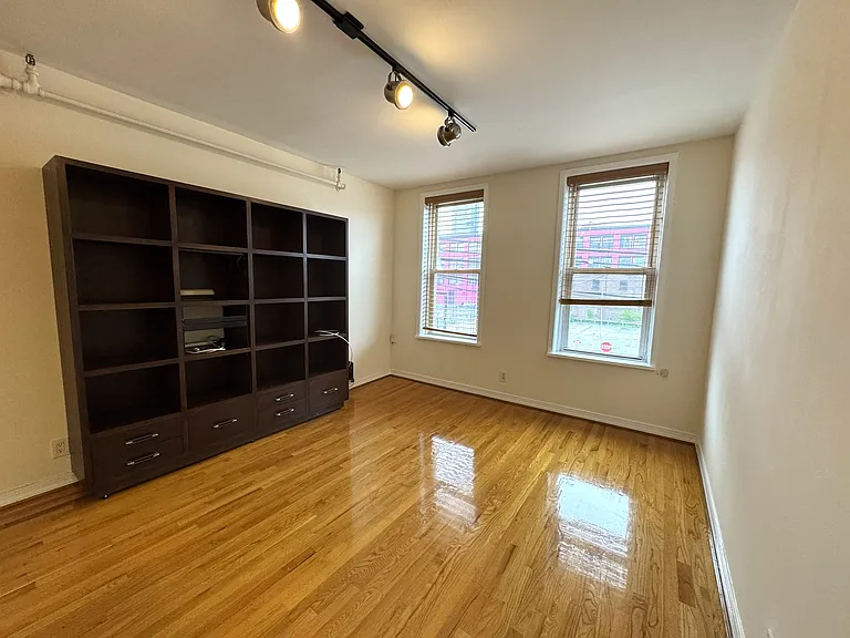 4544 Vernon Blvd #2 — Photo 4