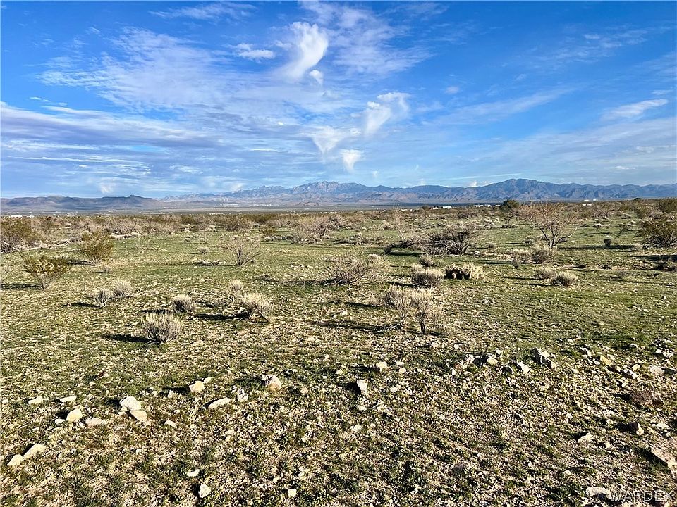 1st image of 2884 S Naco Rd