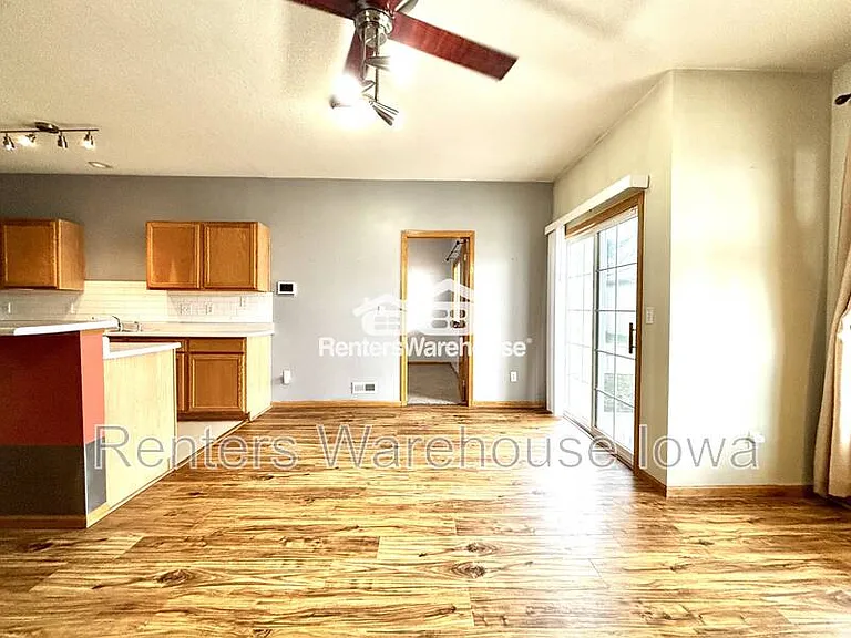 950 67th St #410 — Photo 15