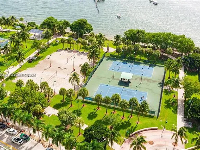 1750 N Bayshore Dr #2401 — Photo 11