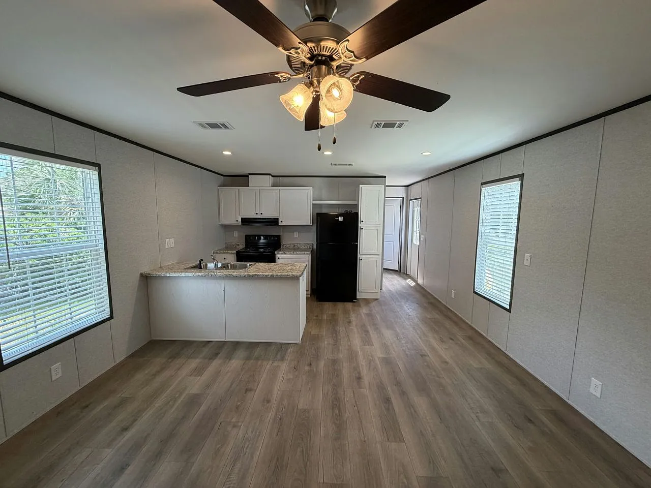 3 bed, 2.0 bath, $1,470 — Photo 2