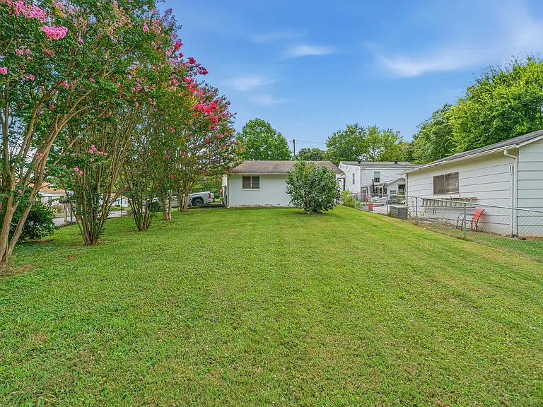 1315 E Red Bud Rd — Photo 34