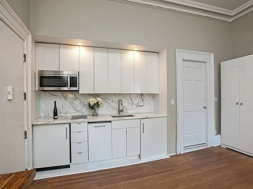 2nd image of 13 E 9th St APT 3R