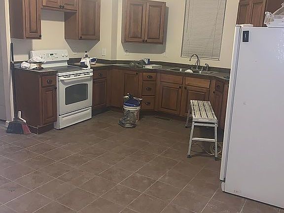 5th image of 1558 E Main St APT 1