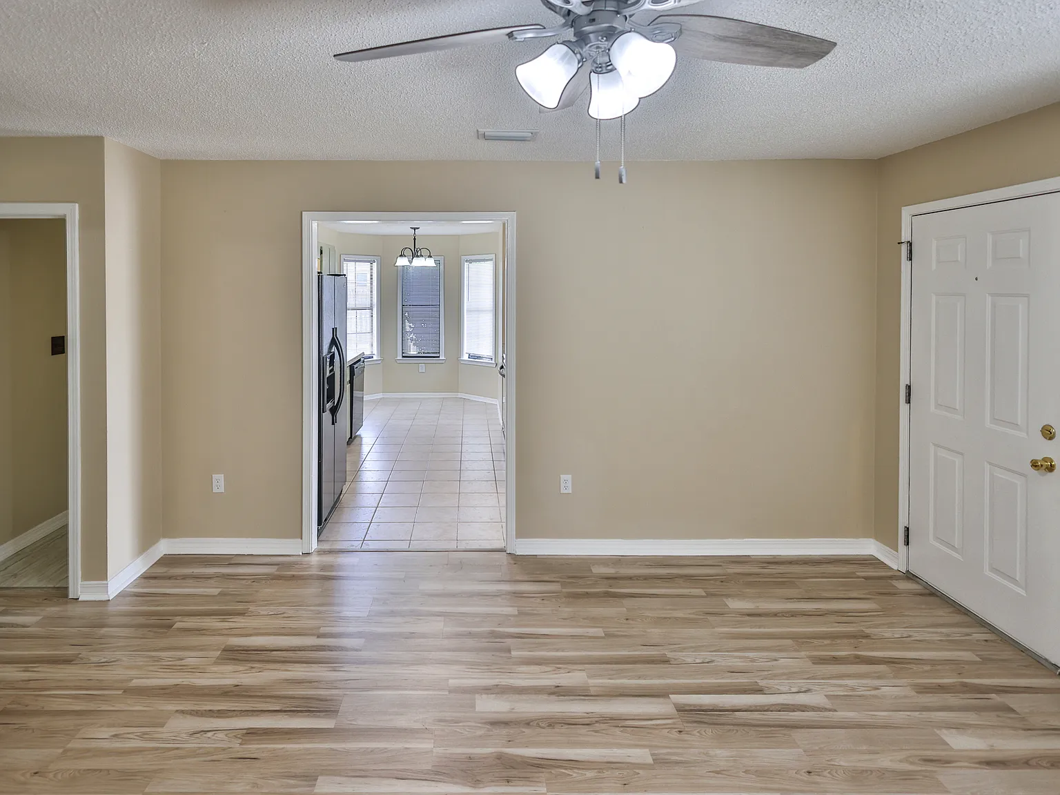 3 bed, 1178 sqft, $1,695 — Photo 4