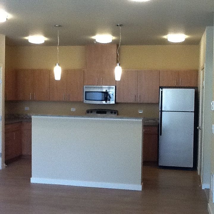 1st image of 1000 10th Ave NE Unit 203