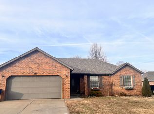 111 W Trail Point Dr, Nixa, MO 65714