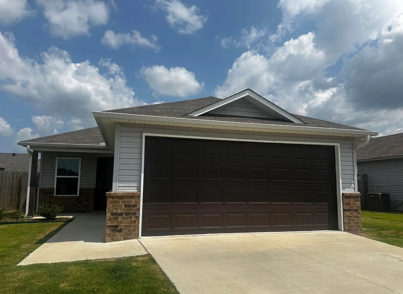 3 bed, 1100 sqft, $1,500 — Photo 3