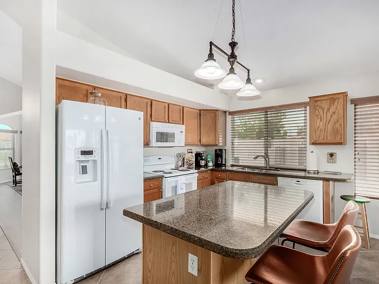 7724 W Topeka Dr — Photo 7