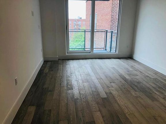 3rd image of 2218 Ocean Ave #7E