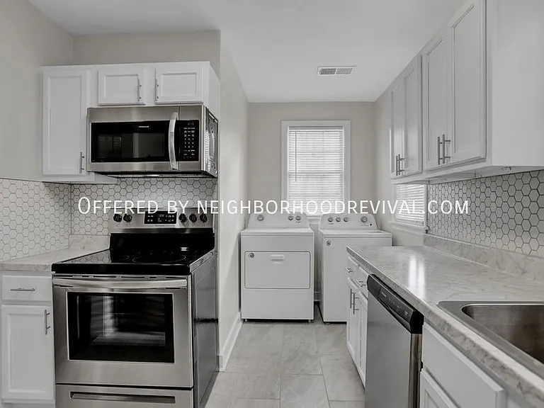 3368 Douglass Ave — Photo 10