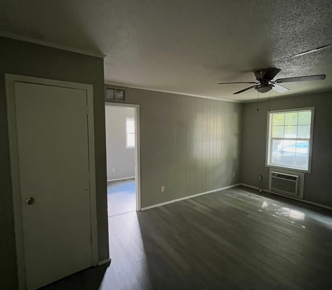 2 bed, 700 sqft, $1,000 — Photo 2