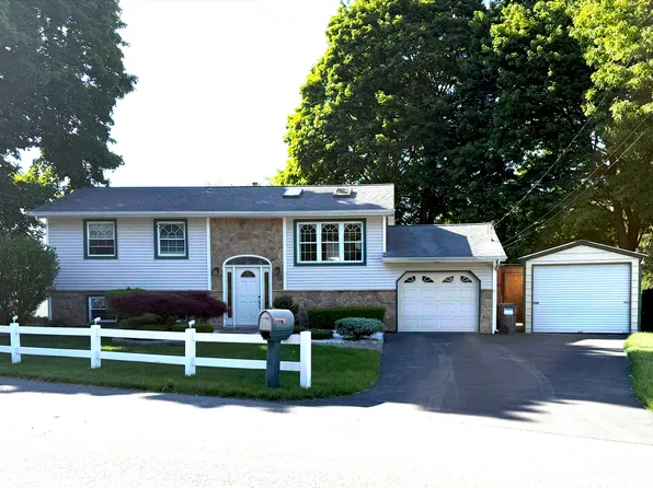 4 Mari Nol Circle, Halfmoon, NY 12065