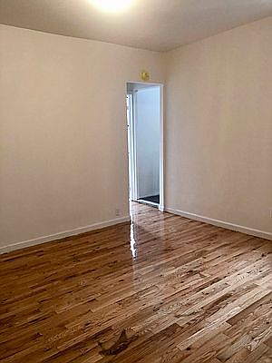 2nd image of 402 E 161st St #4D