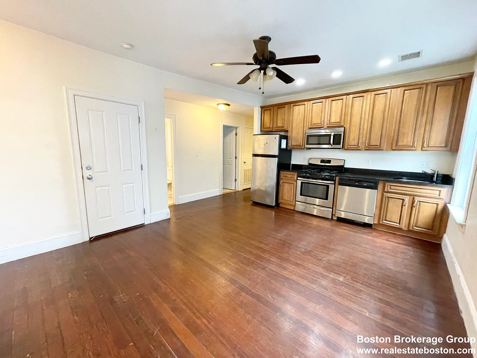 4 bed, 1200 sqft, $6,000 — Photo 2