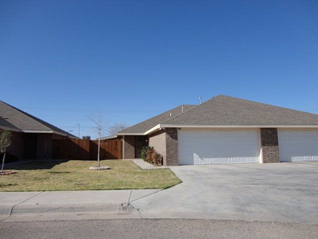 1st image of 209 Walker Ct