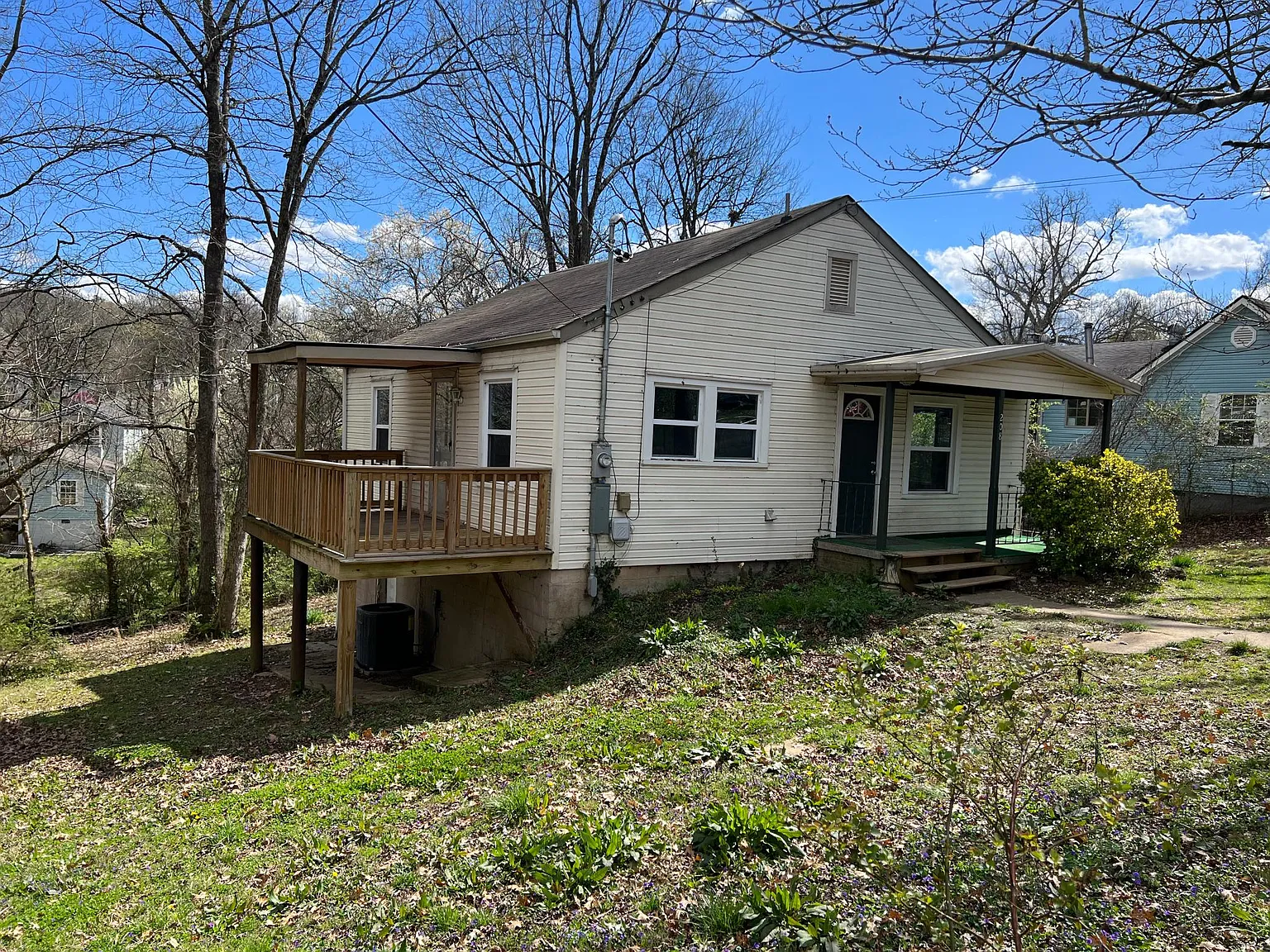 2 bed, 900 sqft, $1,300 — Photo 1