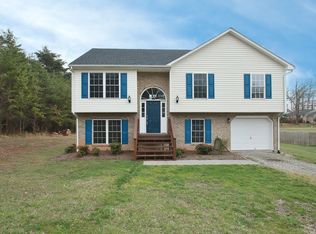 74 Strawberry Banks Dr, Moneta, VA 24121