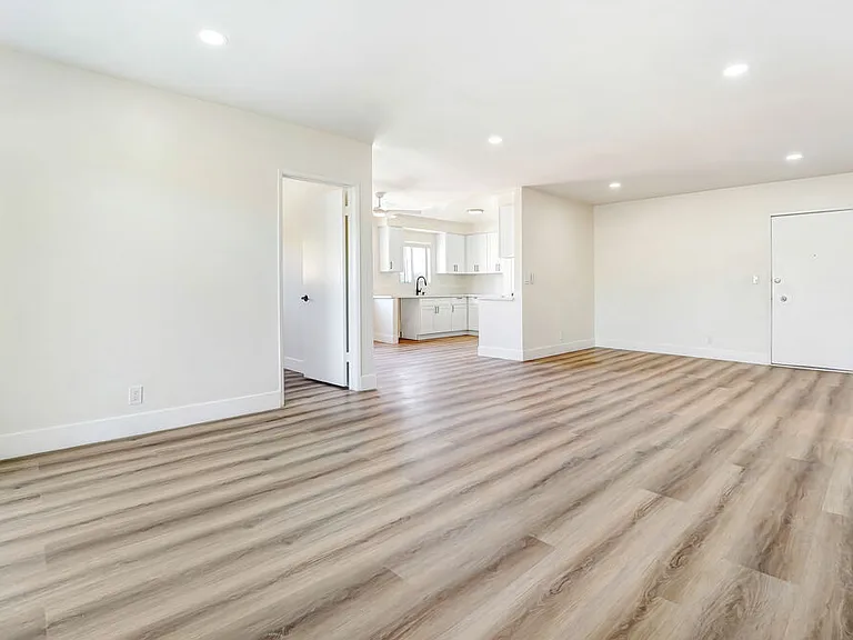 8208 Romaine St #4 — Photo 2