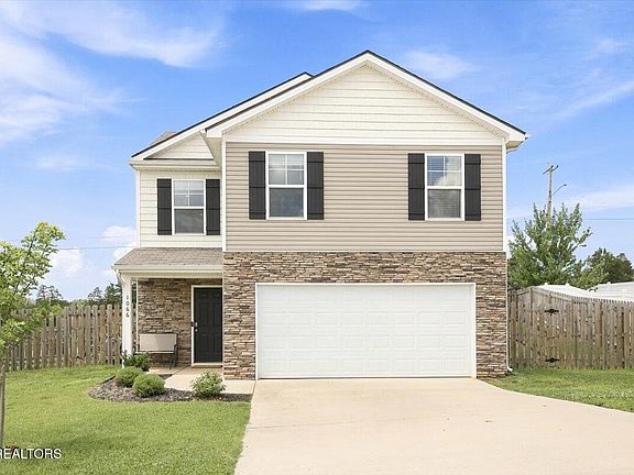 3rd image of 1066 Greenway Dr