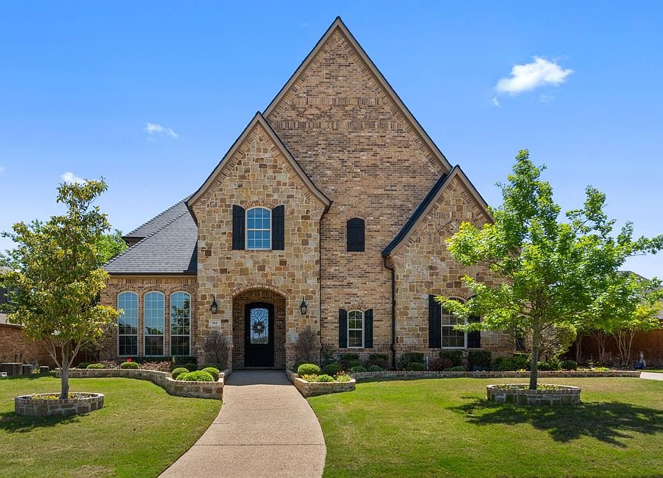 804 Sabine Trail - this one truly has it all!