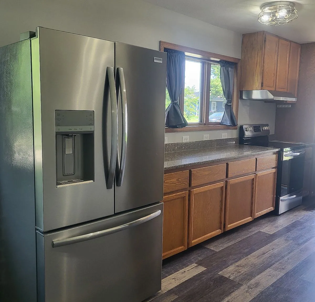 3 bed, 1.5 bath, 1371 sqft, $2,200 — Photo 3