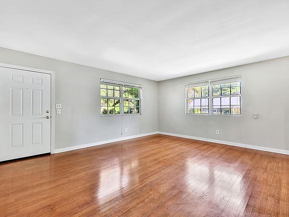 3rd image of 1529 Live Oak Ln