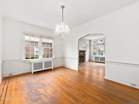 3rd image of 6336 Ellwell Cres