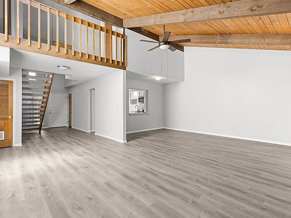 3rd image of 859 Roxwood Ln