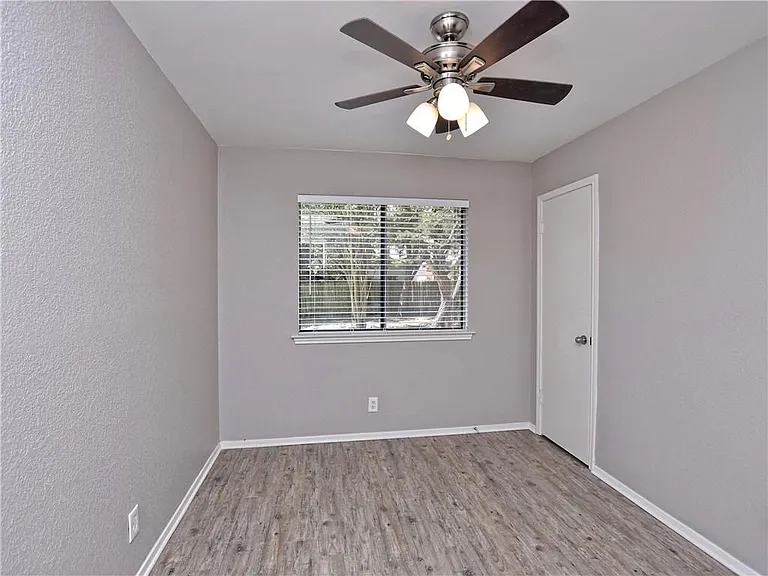 802 Primrose Ln — Photo 21