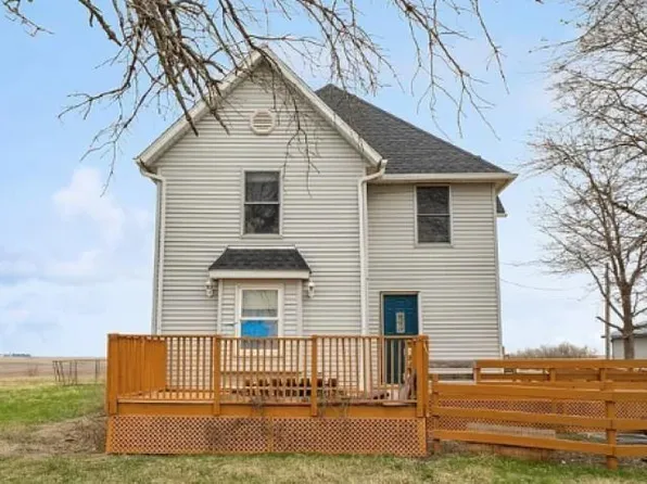 1051 50th St, La Porte City, IA 50651