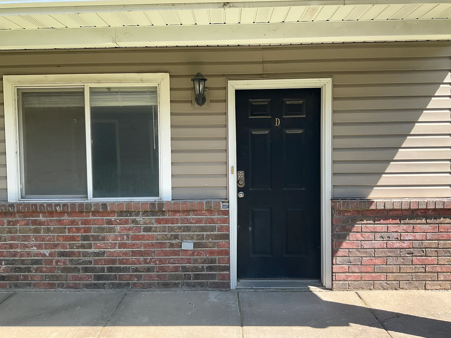 3 bed, 1.5 bath, 1300 sqft, $1,250 — Photo 2