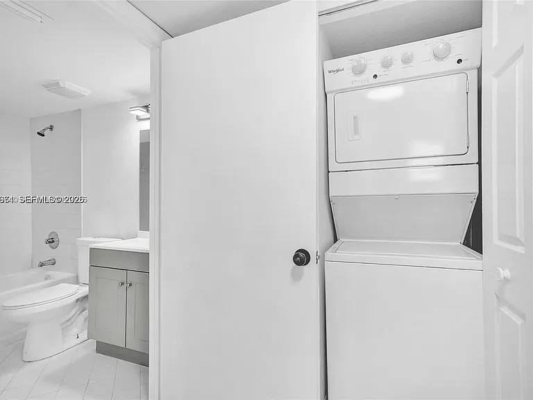 3398 NE 9th Dr #104 — Photo 13