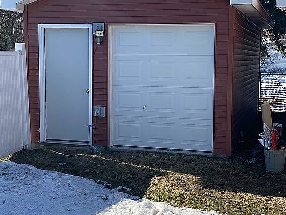 5th image of 406 E Water St