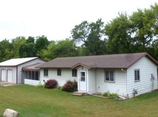 151 6th St, Windom, MN 56101