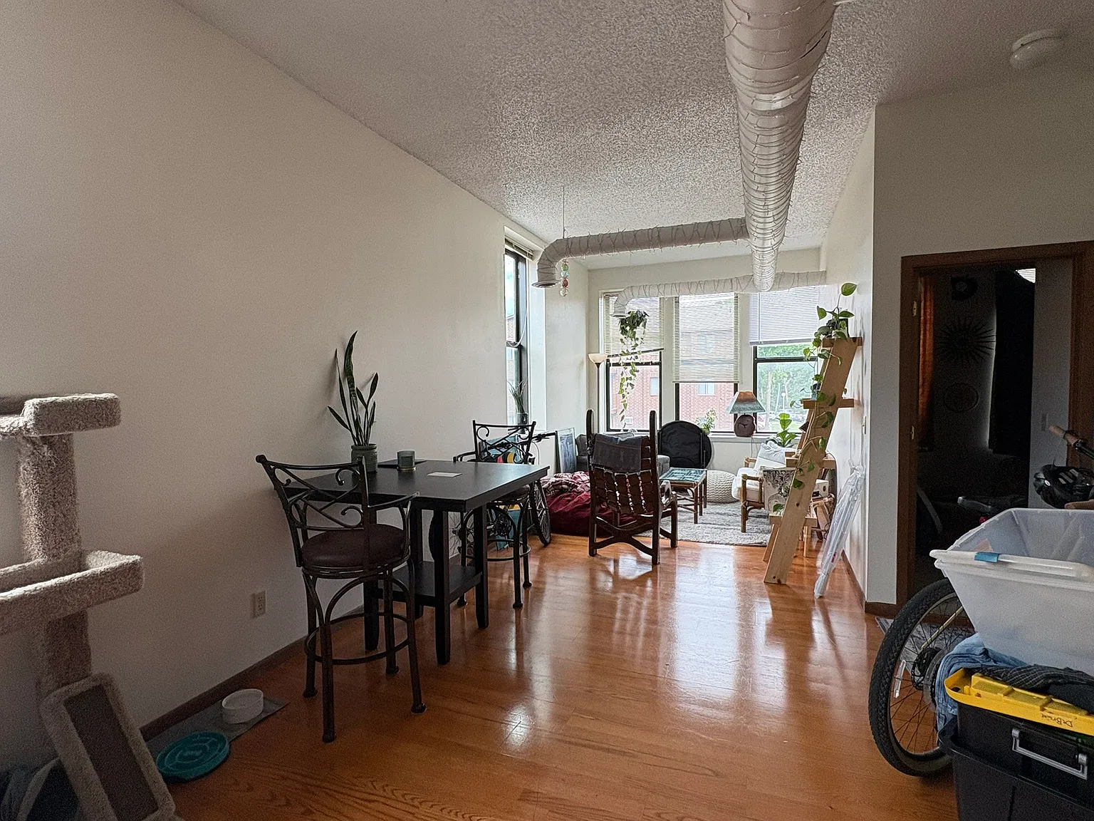 401 S Gilbert St — Photo 3