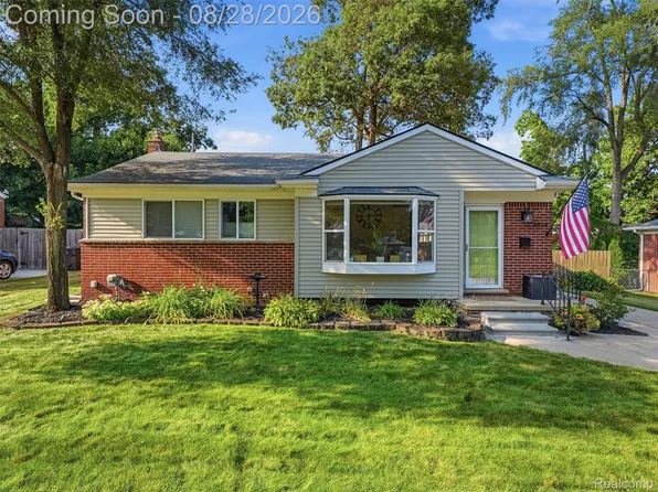 8420 Northfield Blvd, Oak Park, MI 48237