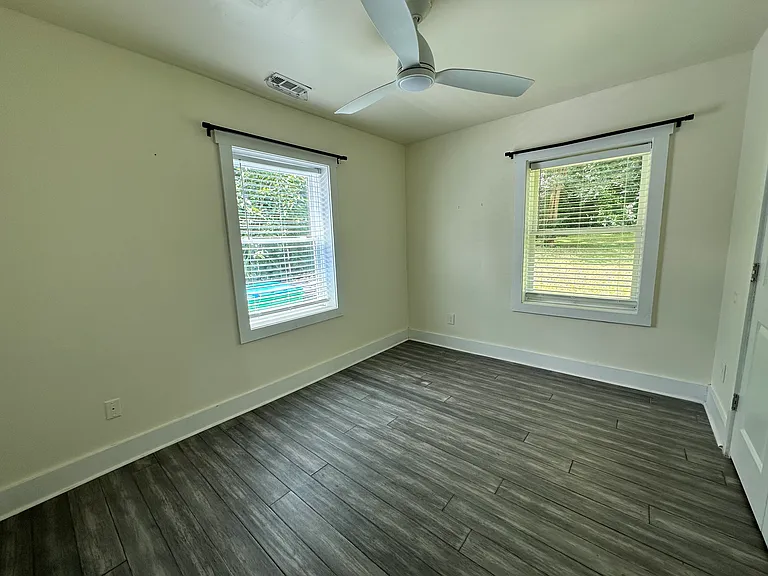 490 Barnett Dr — Photo 6