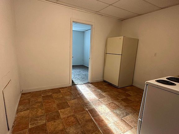 3rd image of 183 Woodmont Ave APT 9
