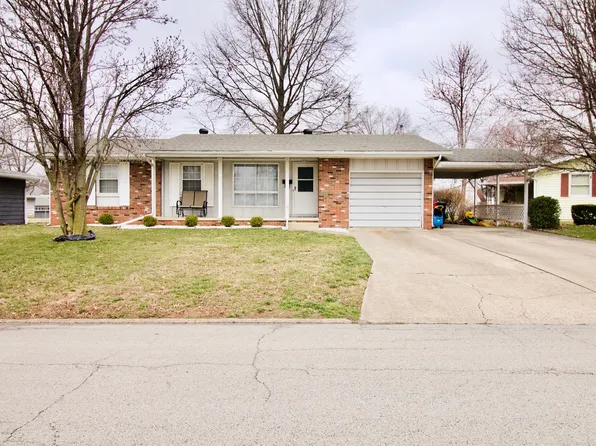 4 S Lakewood Dr, Effingham, IL 62401