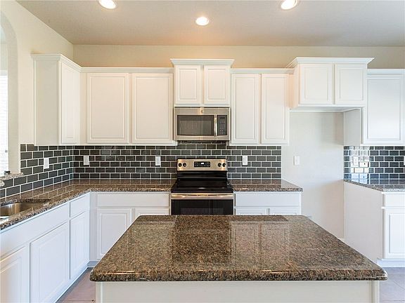 5th image of 868 Foxfire Dr